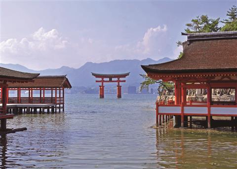 嚴島神社　写真提供：一般社団法人広島県観光連盟